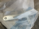 NEW OEM GENUINE GE REFRIGERATOR CENTER HINGE  WR13X585.h9a4